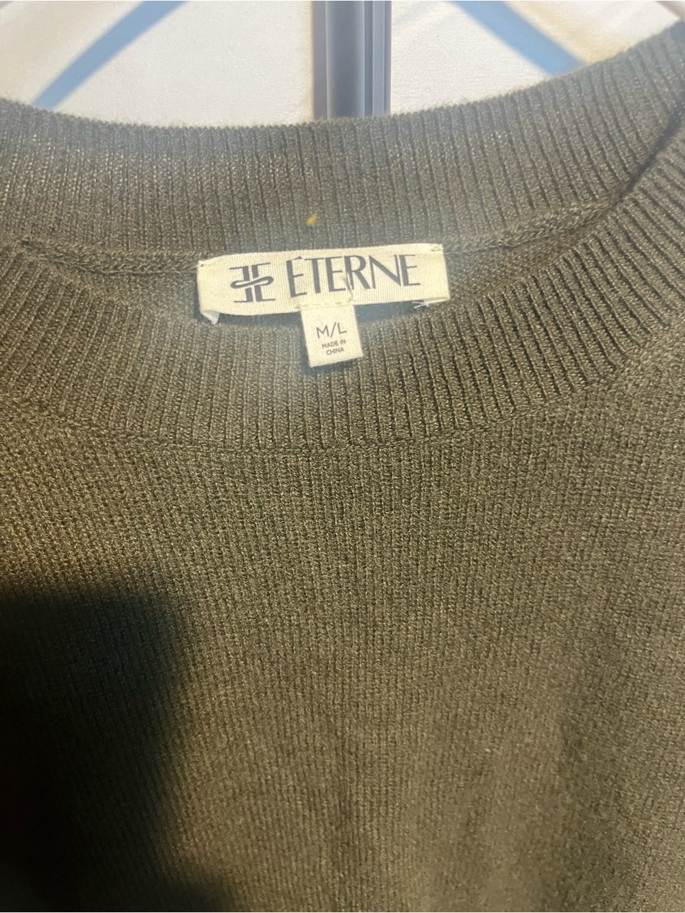 ÉTERNE Francis Classic Soft Crewneck Cashmere Sweater Olive & Burgundy
XS/S M/L - Picture 9 of 15